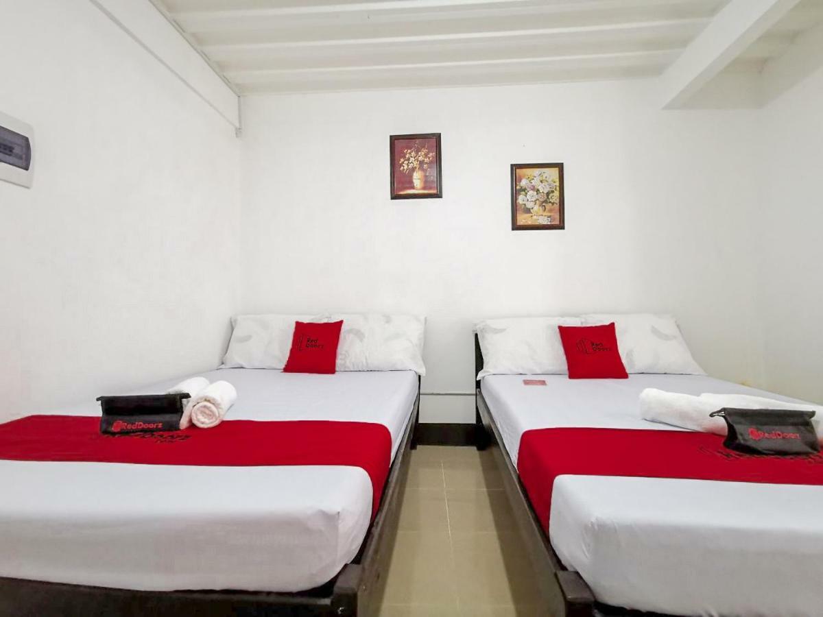 RedDoorz near Davao Medical School Foundation Hotel Esterno foto