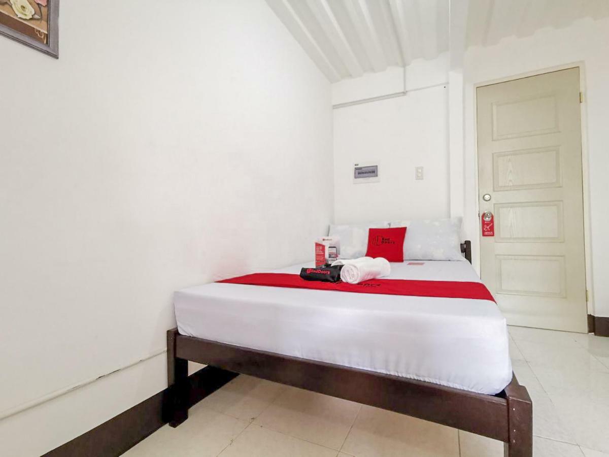 RedDoorz near Davao Medical School Foundation Hotel Esterno foto