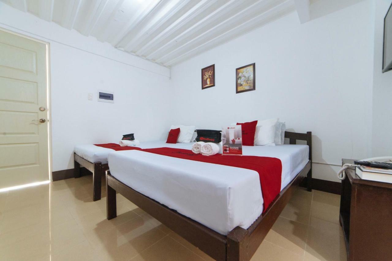 RedDoorz near Davao Medical School Foundation Hotel Esterno foto