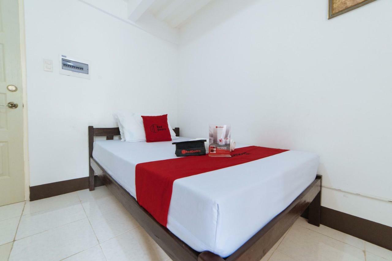 RedDoorz near Davao Medical School Foundation Hotel Esterno foto
