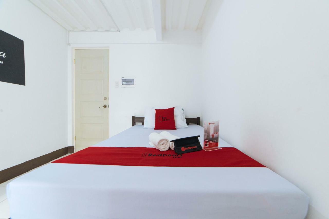 RedDoorz near Davao Medical School Foundation Hotel Esterno foto